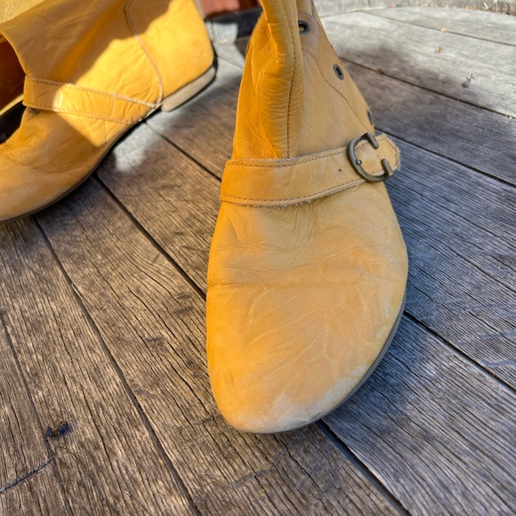 Size 8M-MIA brand well loved mustard color boots. Leather upper 💛See photos - Picture 6 of 8